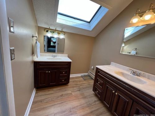 59 Tavern Cir, Middletown CT 06457-1563 exterior