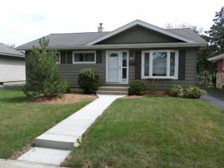 6730 17th St, Milwaukee, WI 53221-5207
