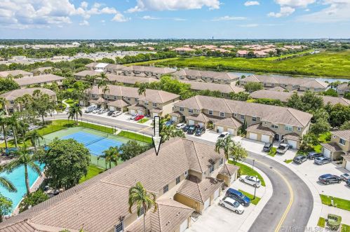 12165 4th St, Hollywood, FL 33025-5944