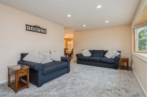 281 Hudson Dr, Bricktown, NJ 08723-6575