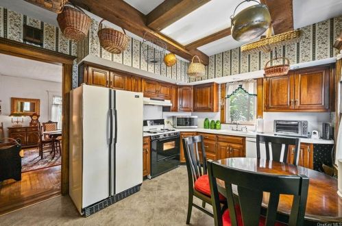 37 Prospect Ave, Middletown NY  10940-4119 exterior