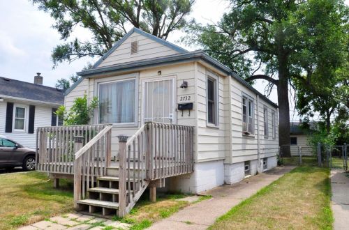 2732 162nd St, Hammond, IN 46323-1012