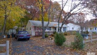 59 Iroquois Trl, Panamoka, NY 11961-1829