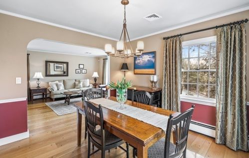 2 Standish Ln, Winchester MA 01890-4043 exterior