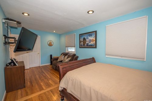 28 Hammond Rd, Elwood NY  11731-4810 exterior