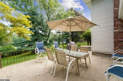 37 Rdg Rd, Dover NJ  07869-1042 exterior