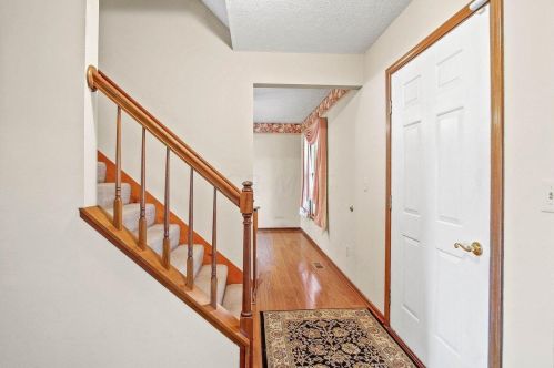 5210 York Rd, Pataskala, OH 43062-9506