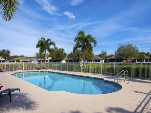 1220 25th Ter, Vero Beach FL 32968-5068 exterior