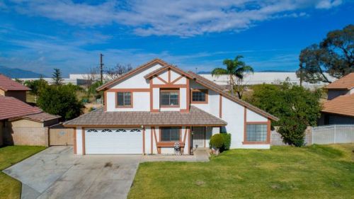 1066 Huff St, Rialto, CA 92376-6804