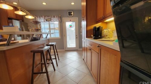 5808 Huntdale St, Long Beach, CA 90808-2718