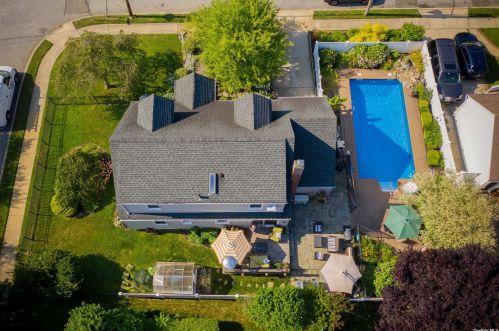 3766 Hudson Ave, Seaford NY  11783-2319 exterior