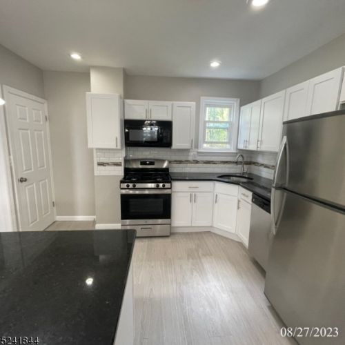 124 8th Ave, Roselle NJ  07203-2032 exterior