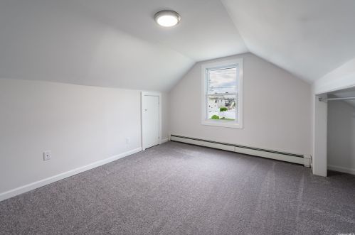 212 5 St, North Lindenhurst NY 11757-4628 exterior