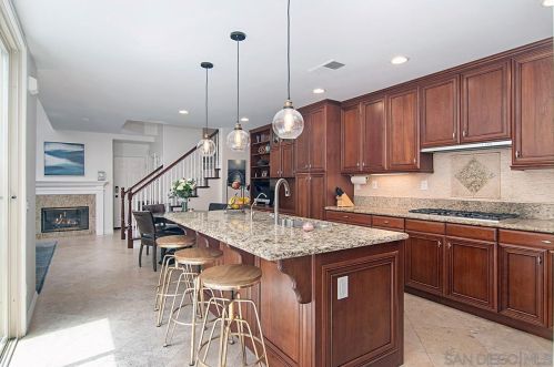 2973 Farragut Rd, San Diego, CA 92106-6058