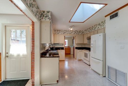 5655 Palm Ave, Daytona Beach FL 32117-3344 exterior