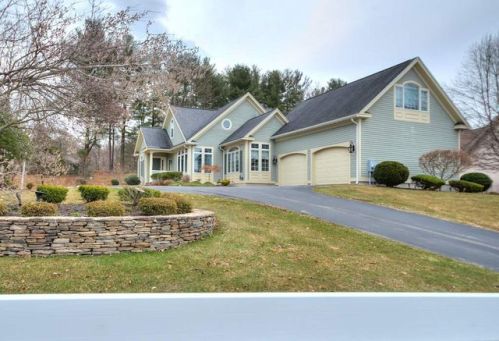 32 Hawkins Glen Dr, Salem, NH 03079-1877
