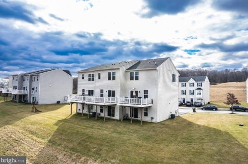 1839 Honeysuckle Ct, Downingtown PA  19335-7202 exterior