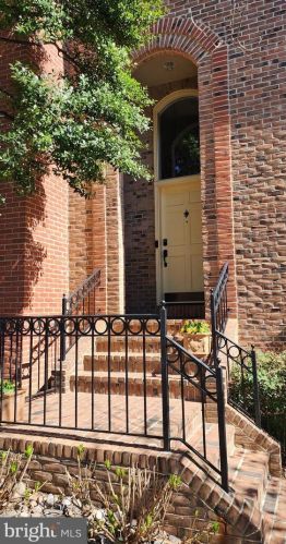 11558 Hemingway Dr, Herndon, VA 20194-1239