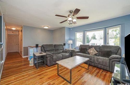 452 Outlook Ave, Babylon NY  11704-4312 exterior