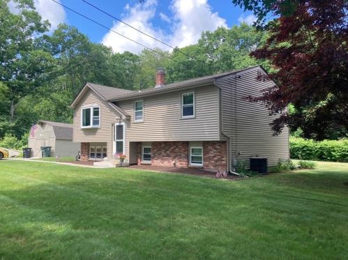 10 Patton St, Coventry, RI 02816-7422