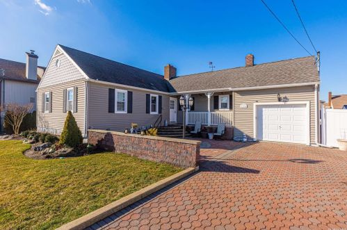 124 Lido Promenade, North Lindenhurst, NY 11757-6737
