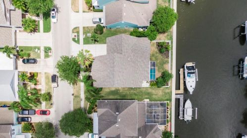 413 Islebay Dr, Ruskin FL  33572-3332 exterior