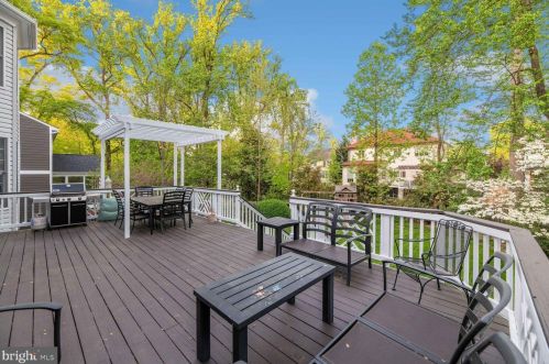 610 Poplar Dr, Falls Church VA  22046-2838 exterior