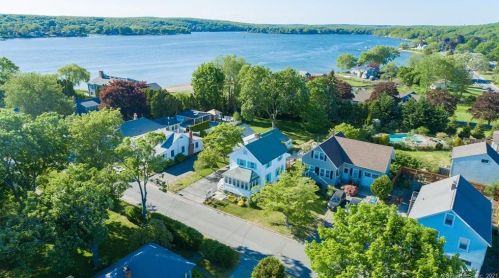 7 Wood St, Waterford, CT 06385-2534