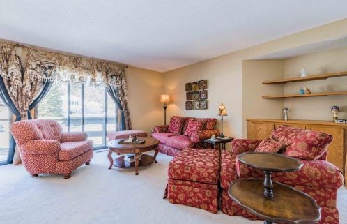 4538 Quantico Ln, Minneapolis, MN 55446-2127
