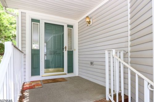 1 Magnolia Ln, Boonton, NJ 07005-8808