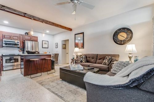 4051 58th St, Saint Petersburg, FL 33709-6022