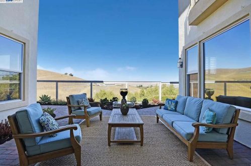 10890 Inspiration Cir, Pleasanton CA 94568-5560 exterior