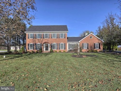 97 Stone Mill Rd, Hummelstown, PA 17036-9501