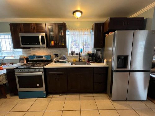 6241 Bromley Ave, Oakland CA  94621-3847 exterior