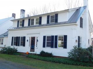 39 Elm St, Norwich, VT 05055-9446
