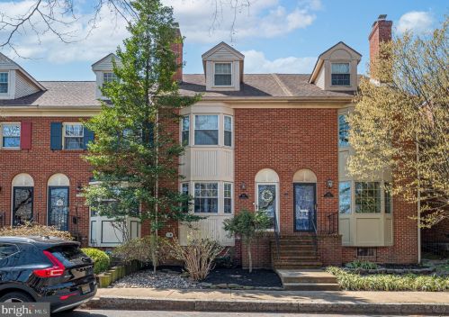 910 Lovering Ave, Wilmington, DE 19806-3225