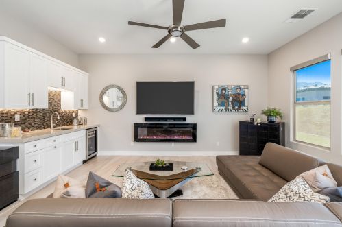 54885 Madagascar Way, La Quinta CA  92253-8077 exterior