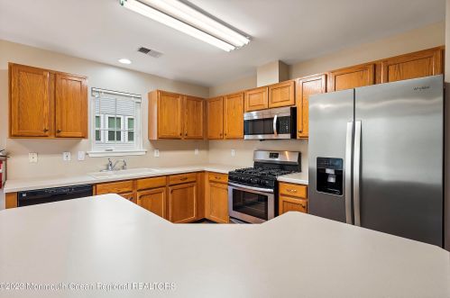 16 Wellington Ln, Lakewood NJ  08701-5736 exterior