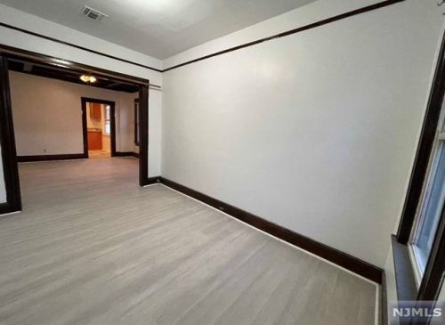 289 Elm Ave, Bogota, NJ 07603-1216