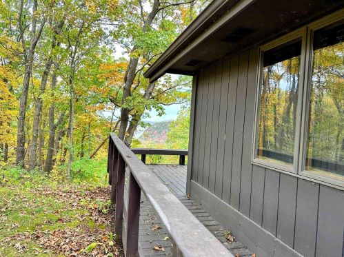 60912 River Forest Dr, Lynxville, WI 54626-7709