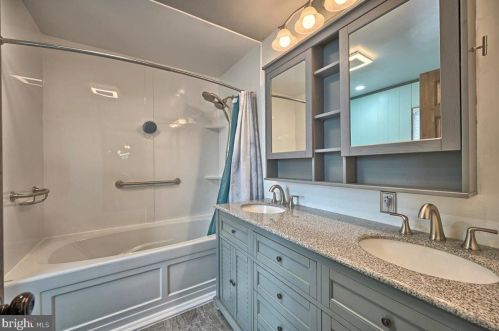 7211 Jefferson St, Harrisburg PA 17111-5246 exterior