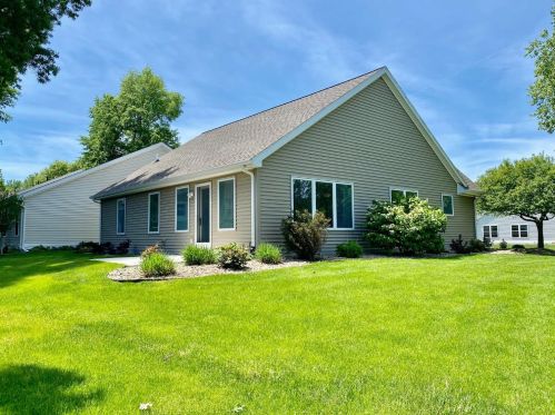 3102 Towne Commons Dr, Valpo, IN 46385-2951