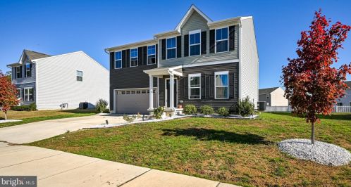 335 Bluecoat St, Dover, DE 19901-8864
