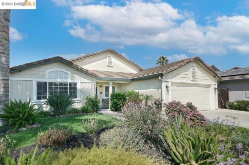 3889 Oak Grove Ct, Oakley CA  94561-4218 exterior