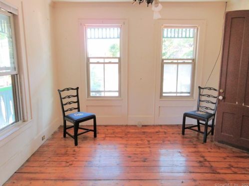 13 Manwaring St, United States Coast Guard Ac CT  06320-5619 exterior