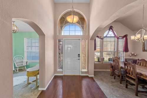 5770 Fall Creek Dr, Fort Worth, TX 76137-2673