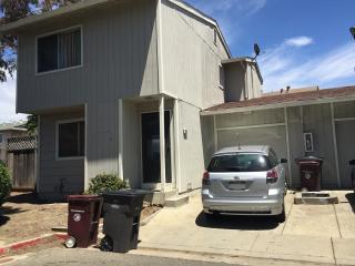 631 Foster Ct, Hayward, CA 94544-3837