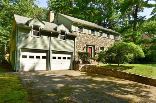 65 Waranoke Rd, Manchester, CT 06040-4526