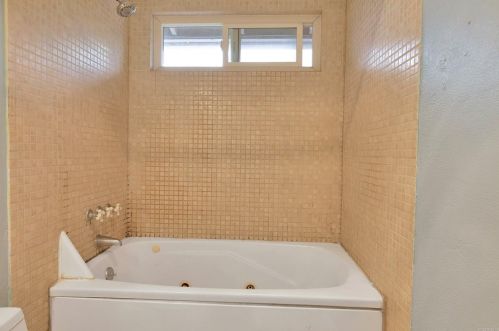 1260 Hoover St, Escondido CA  92027-1415 exterior