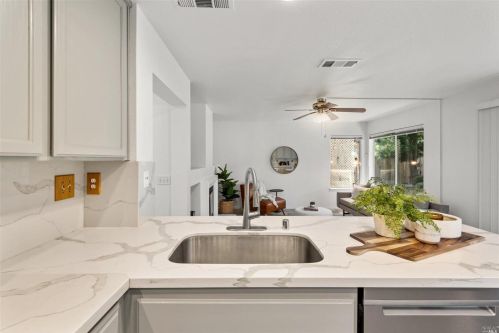 208 Bald Eagle Dr, Vacaville CA  95688-1054 exterior